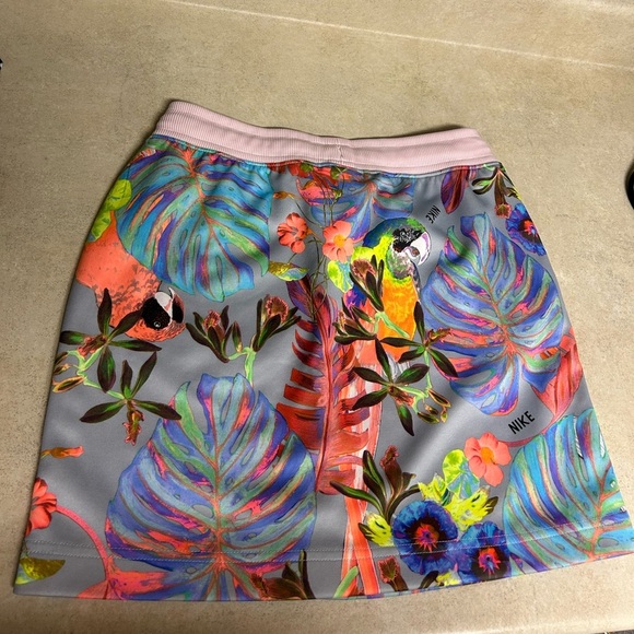 RARE Nike Women's Tropical Print Skirt - Multicolor size small parrots - Picture 4 of 5